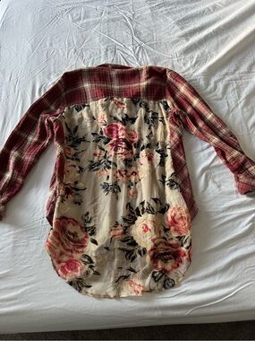 Aratta Red Plaid & Cream Floral Mixed-Media Button Down Shirt